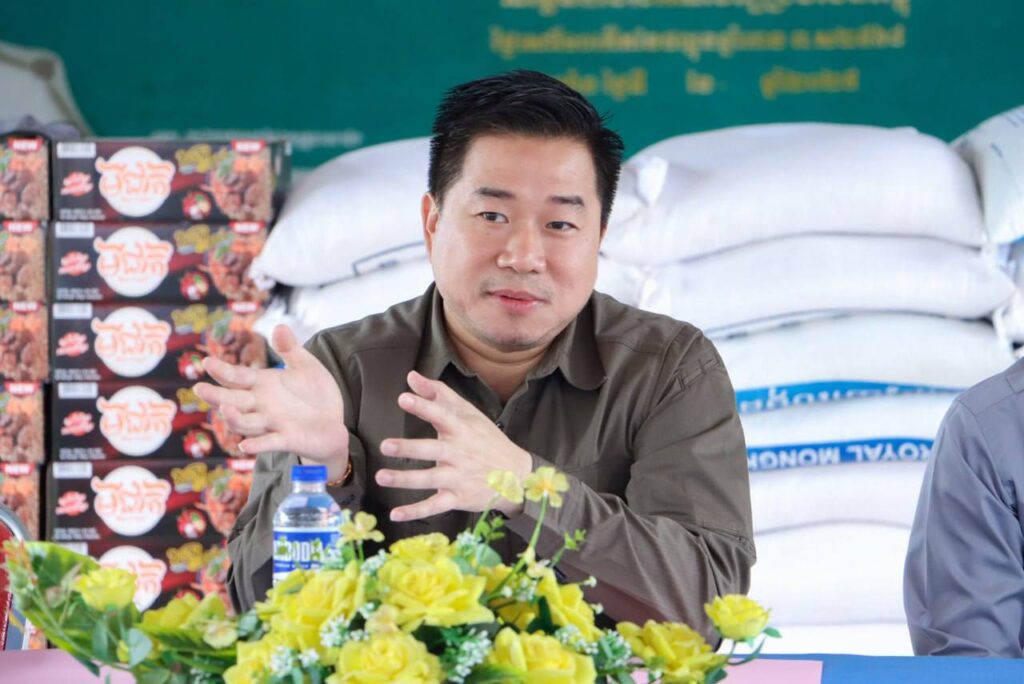 លោក ម៉េង ស្រ៊ុន ប្រធានក្រុមការងារគណបក្សចុះជួយមូលដ្ឋាន ឃុំអមលាំង បាននាំយកសម្ភារៈមួយចំនួន  ប្រគល់ជូនស្នាក់កាគណបក្សប្រជាជនកម្ពុជានៅឃុំអមលាំងដើម្បីប្រើប្រាស់ជាប្រយោជន៍ នៅក្នុងស្នាក់ការបក្ស និងជួយដល់ប្រជាពលរដ្ឋក្នុងមូលដ្ឋានដែលមានភាពខ្វះខាតជាចាំបាច់