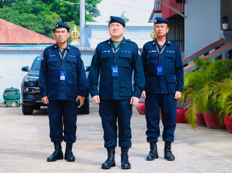 លោកឧត្តមសេនីយ៍ត្រី ម៉េង ស្រ៊ុន មេបញ្ជាការ កងរាជអាវុធហត្ថខេត្តកំពង់ស្ពឺ សំណេះសំណាលនិងជូនដំណើរយោធិននៃកងរាជអាវុធហត្ថខេត្តកំពង់ស្ពឺ ដែលត្រូវទៅចូលរួម ផែនឈរនិងព្យុហយាត្រាអបអរសាទរខួបលើកទី៣២ឆ្នាំថ្ងៃបង្កើតកងរាជអាវុធហត្ថ