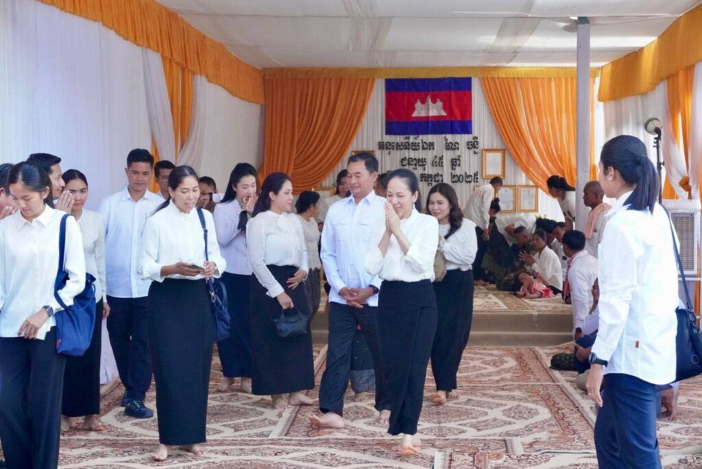 លោកឧត្តមសេនីយ៍ត្រី ម៉េង ស្រ៊ុន បានអញ្ជើញដឹកនាំកម្លាំងកងរាជអាវុធហត្ថខេត្តកំពង់ស្ពឺ ចូលរួមការពារសន្តិសុខ សុវត្តិភាព និង សណ្តាប់ធ្នាប់ជូន លោកជំទាវបណ្ឌិត ពេជ ចន្ទមុន្នី ហ៊ុនម៉ាណែត