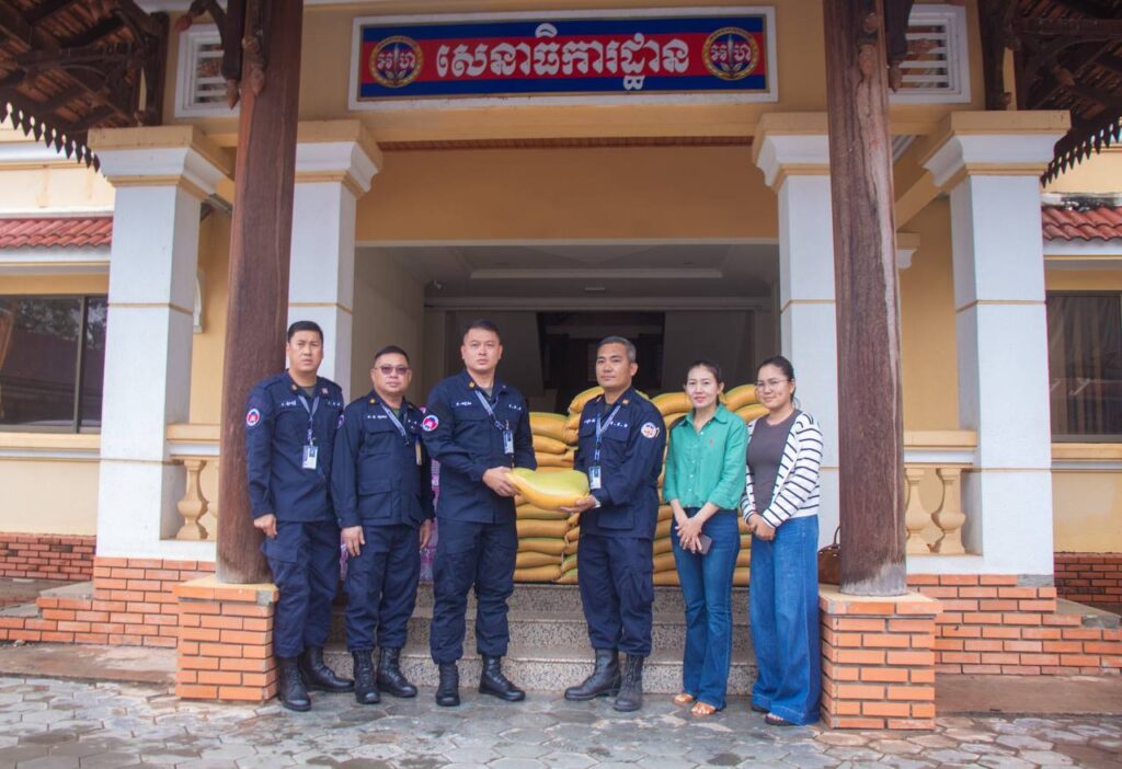 កងរាជអាវុធហត្ថខេត្តសៀមរាប សម្តែងនូវការថ្លែងអំណរគុណចំពោះ សប្បុរសជន