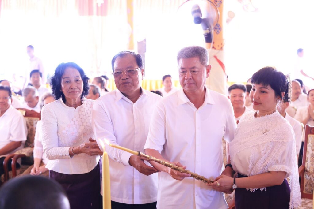 រដ្ឋបាលខេត្តកណ្ដាល សូត្រមន្ត រាប់បាត្រ និងបង្សុកូល ក្នុងពិធីបុណ្យកាន់បិណ្ឌ១៣ នៅវត្តសិរីបន្ទាយដែក ស្រុកកៀនស្វាយ