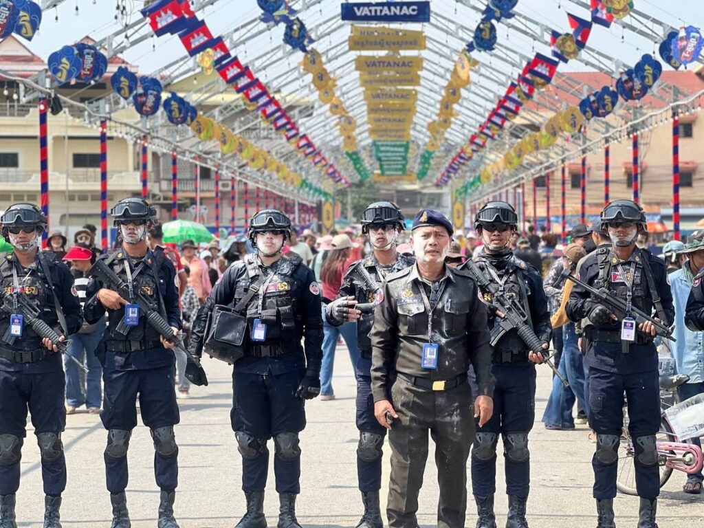 កម្លាំង​កង​រាជ​អាវុធហត្ថ​​​ខេត្ត​កំពង់ស្ពឺ​ បាន​បន្តសហការ​យ៉ាង​សកម្មភាព​ក្នុងការចុះការពារ សន្តិសុខ សុវត្ថិភាព និងសណ្តាប់ធ្នាប់ ក្នុងព្រឹត្តិការណ៍ «កំពង់ស្ពឺសង្ក្រាន្ត» ឆ្នាំ២០២៦​