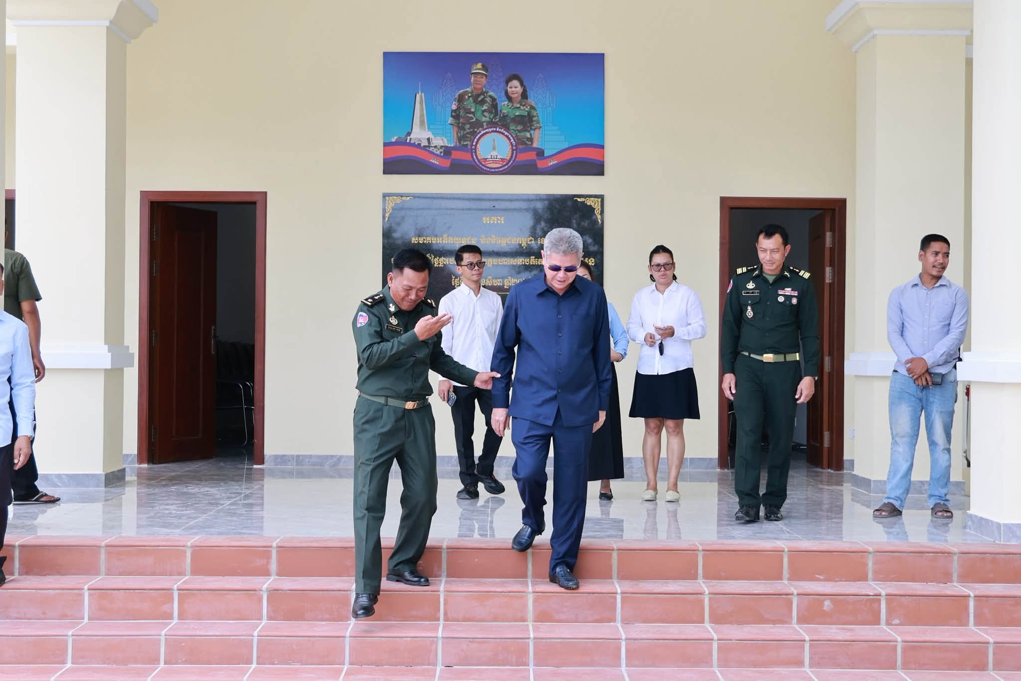 ឯកឧត្តម គួច ចំរើន ចុះពិនិត្យវឌ្ឍនភាពសាងសង់អគារទីស្នាក់ការ សមាគមអតីតយុទ្ធជន និងនិវត្តជនកម្ពុជាខេត្តកណ្តាល